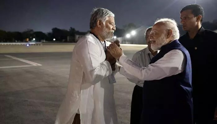సంచలనం! మోడీని చూసి తనికెళ్ల భరణి భావోద్వేగం.. ఆ పోస్ట్ ఇప్పుడు మెగా వైరల్! సంచలనం! మోడీని చూసి తనికెళ్ల భరణి భావోద్వేగం.. ఆ పోస్ట్ ఇప్పుడు మెగా వైరల్!
