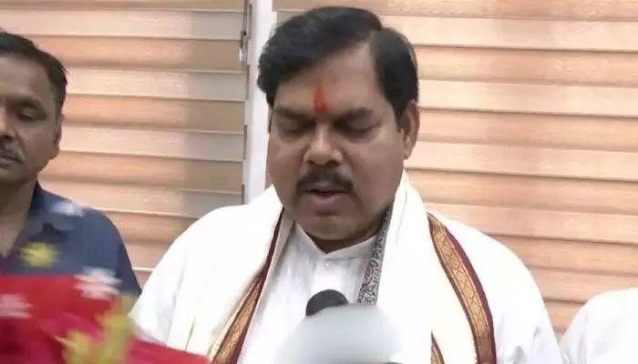 బిహార్ మంత్రి షాకింగ్ కామెంట్స్: 'అమ్మాయిలకు చదువెందుకు?' - దేశవ్యాప్తంగా దుమారం! బిహార్ మంత్రి షాకింగ్ కామెంట్స్: 'అమ్మాయిలకు చదువెందుకు?' - దేశవ్యాప్తంగా దుమారం!