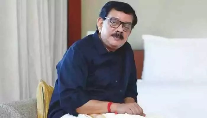 బాలీవుడ్ ఫేక్.. సౌత్ రియల్! ప్రియదర్శన్ సంచలన కామెంట్స్, ఇండస్ట్రీ షాక్! బాలీవుడ్ ఫేక్.. సౌత్ రియల్! ప్రియదర్శన్ సంచలన కామెంట్స్, ఇండస్ట్రీ షాక్!