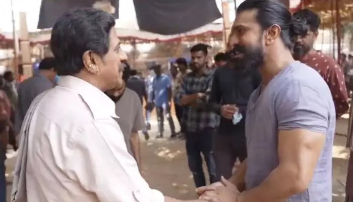 పెద్దిలో శివన్న గర్జన! గౌర్నాయుడుగా మాస్ లుక్ వైరల్! పెద్దిలో శివన్న గర్జన! గౌర్నాయుడుగా మాస్ లుక్ వైరల్!