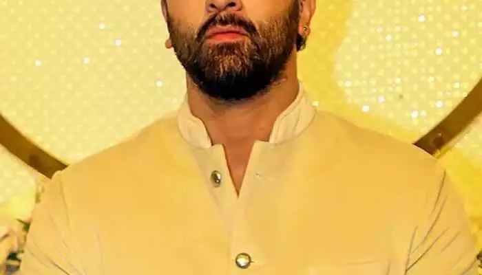 రణ్ బీర్ కపూర్ మాస్ డెసిషన్! అయోధ్యలో భారీ స్థలం.. రేటు షాకింగ్! రణ్ బీర్ కపూర్ మాస్ డెసిషన్! అయోధ్యలో భారీ స్థలం.. రేటు షాకింగ్!
