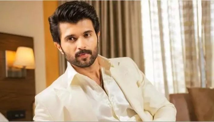 విజయ్ దేవరకొండ సంచలనం! బేబీ డైరెక్టర్తో బ్లాక్బస్టర్ కాంబో ఫిక్స్?! విజయ్ దేవరకొండ సంచలనం! బేబీ డైరెక్టర్తో బ్లాక్బస్టర్ కాంబో ఫిక్స్?!