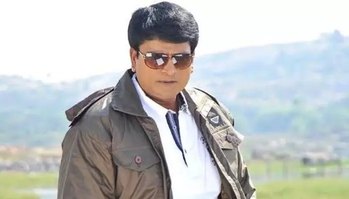 రవిబాబు షాకింగ్ నిజాలు! కృష్ణవంశీతో గొడవ, 'మురారి' వెనుక అసలు కథ! రవిబాబు షాకింగ్ నిజాలు! కృష్ణవంశీతో గొడవ, 'మురారి' వెనుక అసలు కథ!