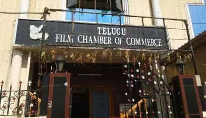 బిగ్ బ్రేకింగ్: టాలీవుడ్లో కొత్త శకం! ఎగ్జిబిటర్ల వివాదానికి మెగా పరిష్కారం! బిగ్ బ్రేకింగ్: టాలీవుడ్లో కొత్త శకం! ఎగ్జిబిటర్ల వివాదానికి మెగా పరిష్కారం!