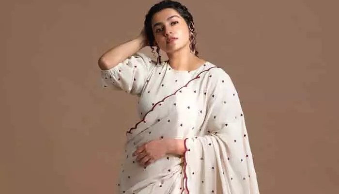 సంచలనం! 'సూపర్ స్టార్స్ అయినా సరే.. మహిళలను పక్కన పడేస్తారు!' – పార్వతి బ్రేకింగ్ కామెంట్స్ వైరల్! సంచలనం! 'సూపర్ స్టార్స్ అయినా సరే.. మహిళలను పక్కన పడేస్తారు!' – పార్వతి బ్రేకింగ్ కామెంట్స్ వైరల్!