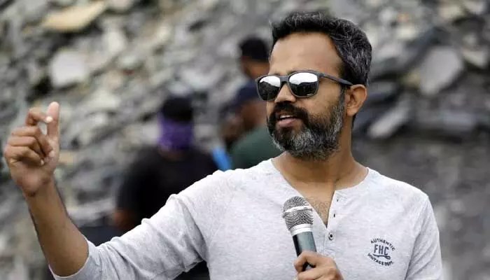 ప్రశాంత్ నీల్ షాకింగ్ నిర్ణయం: 'డ్రాగన్' తర్వాత ఆ జానర్కు గుడ్బై? ఫ్యాన్స్ ఖంగుతిన్నారు! ప్రశాంత్ నీల్ షాకింగ్ నిర్ణయం: 'డ్రాగన్' తర్వాత ఆ జానర్కు గుడ్బై? ఫ్యాన్స్ ఖంగుతిన్నారు!