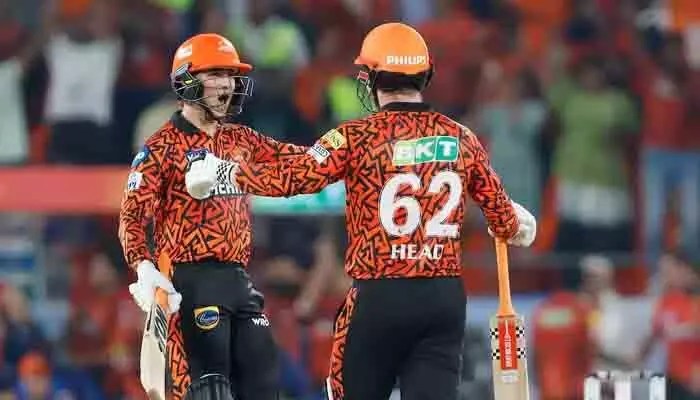 SRH విధ్వంసం: హోమ్గ్రౌండ్లో చివరి మ్యాచ్ను చిరస్మరణీయం చేసిన బ్యాటర్లు! SRH విధ్వంసం: హోమ్గ్రౌండ్లో చివరి మ్యాచ్ను చిరస్మరణీయం చేసిన బ్యాటర్లు!