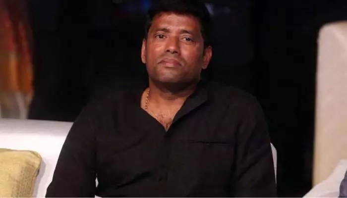 రత్నవేలు మెగాఫోన్ పట్టనున్నాడు! రామ్ చరణ్తో తొలి చిత్రం పక్కానా? మాస్ అప్డేట్! రత్నవేలు మెగాఫోన్ పట్టనున్నాడు! రామ్ చరణ్తో తొలి చిత్రం పక్కానా? మాస్ అప్డేట్!