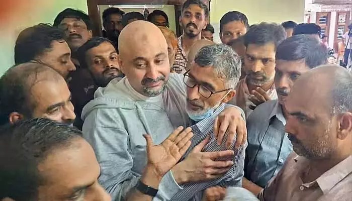 20 ఏళ్ల నరకం.. 34 కోట్ల బ్లడ్మనీ: మరణశిక్ష నుంచి అబ్దుల్ రహీమ్కు విముక్తి! 20 ఏళ్ల నరకం.. 34 కోట్ల బ్లడ్మనీ: మరణశిక్ష నుంచి అబ్దుల్ రహీమ్కు విముక్తి!