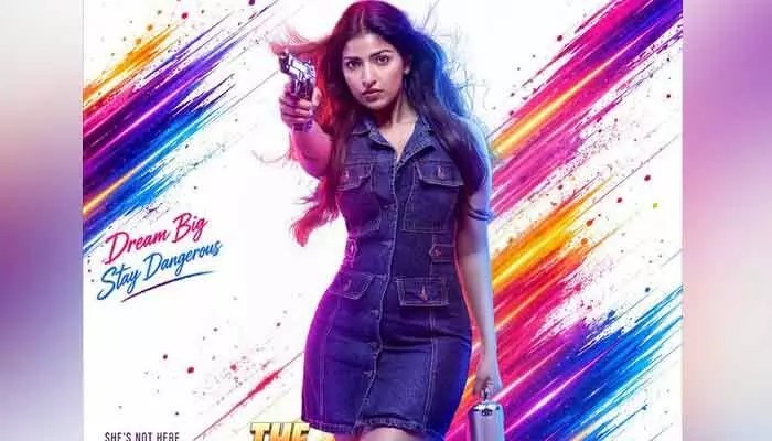 వైరల్ సంచలనం: 'ది రెడ్ బ్యాగ్' నుండి రాధ్య విధ్వంసకర ఫస్ట్ లుక్! వైరల్ సంచలనం: 'ది రెడ్ బ్యాగ్' నుండి రాధ్య విధ్వంసకర ఫస్ట్ లుక్!