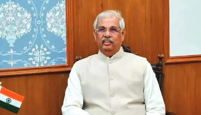 వందేమాతరం రగడ: కేరళలో గవర్నర్, ప్రభుత్వం మధ్య మళ్లీ యుద్ధం! వందేమాతరం రగడ: కేరళలో గవర్నర్, ప్రభుత్వం మధ్య మళ్లీ యుద్ధం!
