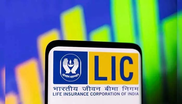 షాక్: LIC యాప్లో క్రెడిట్ కార్డ్ చెల్లింపులు బంద్! షాక్: LIC యాప్లో క్రెడిట్ కార్డ్ చెల్లింపులు బంద్!