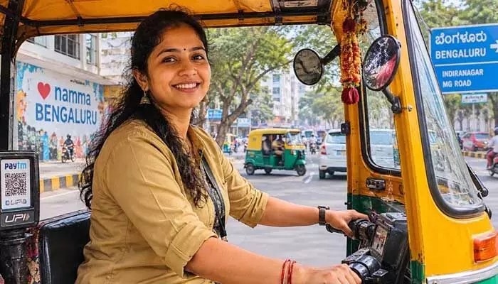 ఐటీ ఉద్యోగం వదిలి ఆటో డ్రైవర్గా మారిన మహిళ: నెలకు రూ.60 వేలు సంపాదన! టెన్షన్ లేని జీవితం! ఐటీ ఉద్యోగం వదిలి ఆటో డ్రైవర్గా మారిన మహిళ: నెలకు రూ.60 వేలు సంపాదన! టెన్షన్ లేని జీవితం!