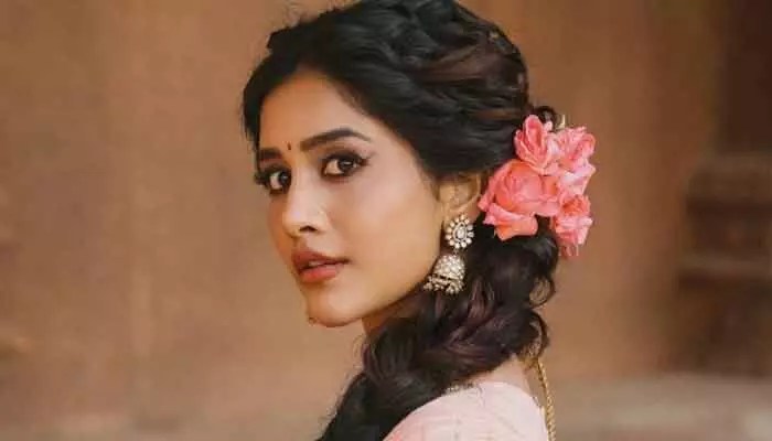 నభా నటేష్ షాకింగ్ కామెంట్స్: "పోటీ గురించి నాకు అస్సలు పట్టింపు లేదు!" ఇండస్ట్రీలో వైరల్! నభా నటేష్ షాకింగ్ కామెంట్స్: "పోటీ గురించి నాకు అస్సలు పట్టింపు లేదు!" ఇండస్ట్రీలో వైరల్!