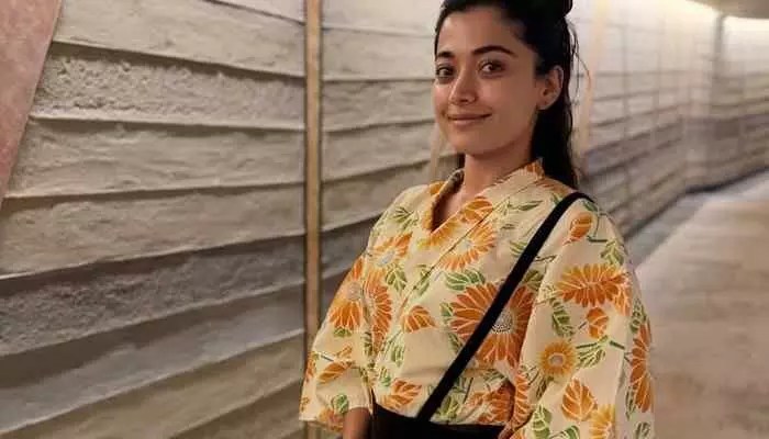 రష్మిక మాస్ రికార్డ్! హీరోలకే షాక్.. రెమ్యునరేషన్ ఊహించని రేంజ్! రష్మిక మాస్ రికార్డ్! హీరోలకే షాక్.. రెమ్యునరేషన్ ఊహించని రేంజ్!
