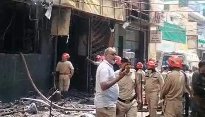 ఢిల్లీలో విషాదం: హోటల్ అగ్నిప్రమాదంలో 10 మంది దుర్మరణం! ఢిల్లీలో విషాదం: హోటల్ అగ్నిప్రమాదంలో 10 మంది దుర్మరణం!