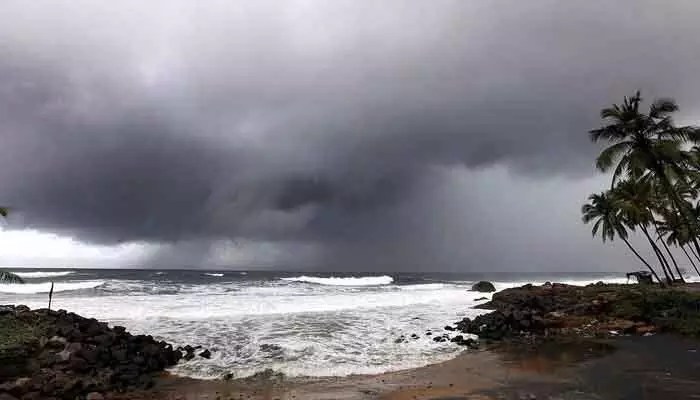 రైతులకు ఊరట: రాష్ట్రంలోకి రుతుపవనాల ప్రవేశం, ప్రభుత్వ సన్నద్ధతపై ఉత్కంఠ! రైతులకు ఊరట: రాష్ట్రంలోకి రుతుపవనాల ప్రవేశం, ప్రభుత్వ సన్నద్ధతపై ఉత్కంఠ!