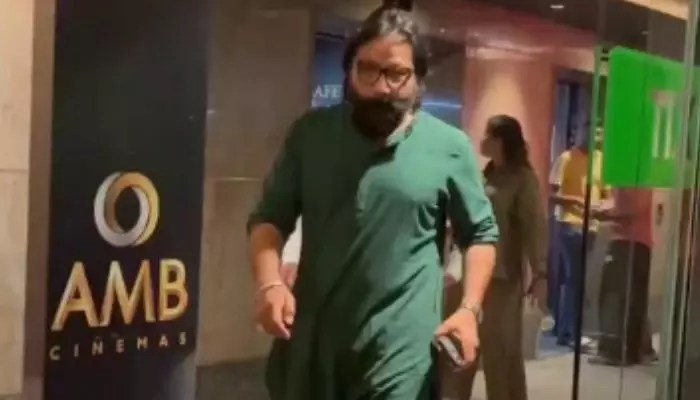 రామ్ చరణ్ 'పెద్ది'కి సందీప్ రెడ్డి వంగా బ్లాక్బస్టర్ రివ్యూ! వైరల్ అవుతున్న వీడియో! రామ్ చరణ్ 'పెద్ది'కి సందీప్ రెడ్డి వంగా బ్లాక్బస్టర్ రివ్యూ! వైరల్ అవుతున్న వీడియో!