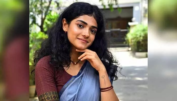 నటిగా మారాలని అనుకోలేదు: నాగ్ అశ్విన్ దెబ్బకు కెరీర్ టర్న్.. యంగ్ బ్యూటీ షాకింగ్ కామెంట్స్ వైరల్! నటిగా మారాలని అనుకోలేదు: నాగ్ అశ్విన్ దెబ్బకు కెరీర్ టర్న్.. యంగ్ బ్యూటీ షాకింగ్ కామెంట్స్ వైరల్!