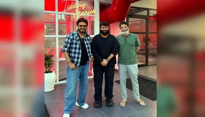 వెంకీమామ, త్రివిక్రమ్ కాంబో.. తమన్ ఇచ్చిన మాస్ అప్డేట్! ఫ్యాన్స్ ఊగిపోతున్నారు! వెంకీమామ, త్రివిక్రమ్ కాంబో.. తమన్ ఇచ్చిన మాస్ అప్డేట్! ఫ్యాన్స్ ఊగిపోతున్నారు!