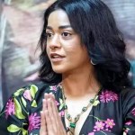 ముమైత్ ఖాన్ గుండె పగిలే నిజం: "తలలో వైర్లు.. ఫిట్స్ తో నరకం చూశాను!" ముమైత్ ఖాన్ గుండె పగిలే నిజం: "తలలో వైర్లు.. ఫిట్స్ తో నరకం చూశాను!"