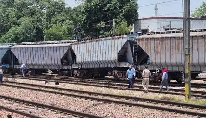 సీఎం సైనీ పర్యటనలోనే కురుక్షేత్రలో రైలు ప్రమాదం: విద్యుత్ సరఫరాకు తీవ్ర అంతరాయం! సీఎం సైనీ పర్యటనలోనే కురుక్షేత్రలో రైలు ప్రమాదం: విద్యుత్ సరఫరాకు తీవ్ర అంతరాయం!