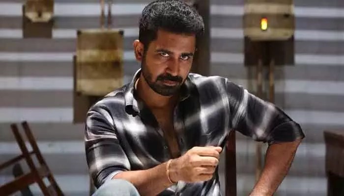 విజయ్ ఆంటోనీ మాస్ షాక్: సినిమాలకు గుడ్బై చెప్పి రైతుగా మారనున్నాడా? ఫ్యాన్స్కు షాక్! విజయ్ ఆంటోనీ మాస్ షాక్: సినిమాలకు గుడ్బై చెప్పి రైతుగా మారనున్నాడా? ఫ్యాన్స్కు షాక్!
