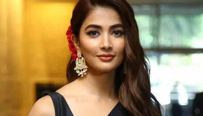 పూజా హెగ్డేకు మరో భారీ షాక్! కెరీర్ గల్లంతు? మాస్ అప్డేట్ వైరల్! పూజా హెగ్డేకు మరో భారీ షాక్! కెరీర్ గల్లంతు? మాస్ అప్డేట్ వైరల్!