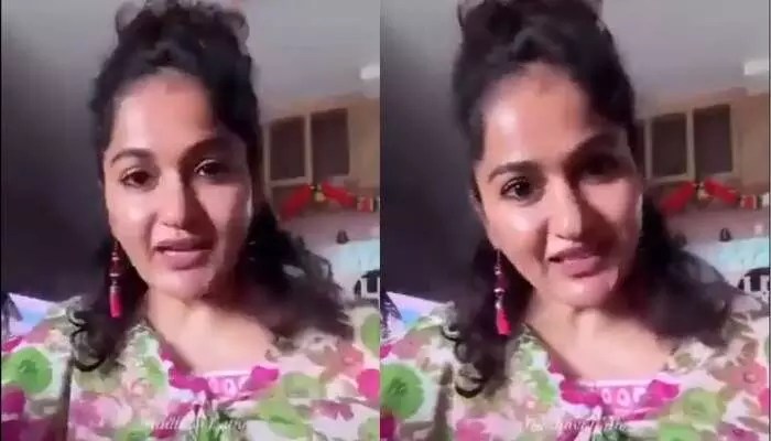 మాధవీలత షాకింగ్ కామెంట్స్: తెలంగాణపై "అజాదీ కాశ్మీర్" వివాదం.. ప్రకంపనలు! మాధవీలత షాకింగ్ కామెంట్స్: తెలంగాణపై "అజాదీ కాశ్మీర్" వివాదం.. ప్రకంపనలు!