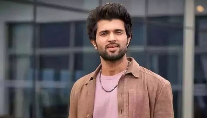 విజయ్ దేవరకొండ రియల్ హీరో! సొంతూరు కోసం సంచలన నిర్ణయం! ఫ్యాన్స్ ఫిదా! విజయ్ దేవరకొండ రియల్ హీరో! సొంతూరు కోసం సంచలన నిర్ణయం! ఫ్యాన్స్ ఫిదా!