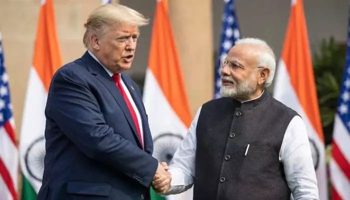 ట్రంప్ నోట మోడీపై అనూహ్య ప్రశంసలు: ప్రశాంత యోధుడికి అగ్రరాజ్య అధినేత ఫిదా! ట్రంప్ నోట మోడీపై అనూహ్య ప్రశంసలు: ప్రశాంత యోధుడికి అగ్రరాజ్య అధినేత ఫిదా!
