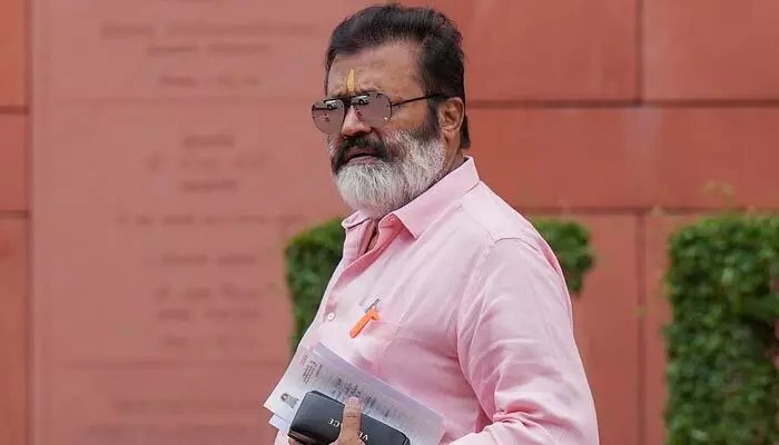 పెట్రోల్ ధరలు తగ్గుతాయనుకుంటే షాకిచ్చిన కేంద్రమంత్రి! అసలు నిజం ఇదే! పెట్రోల్ ధరలు తగ్గుతాయనుకుంటే షాకిచ్చిన కేంద్రమంత్రి! అసలు నిజం ఇదే!