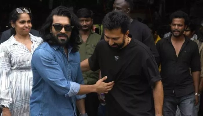 'మెగా 158' సెట్స్లో మెగా పవర్ స్టార్ ఎంట్రీ! ఊహించని సర్ ప్రైజ్! 'మెగా 158' సెట్స్లో మెగా పవర్ స్టార్ ఎంట్రీ! ఊహించని సర్ ప్రైజ్!