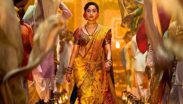శ్రద్ధా కపూర్ 'ఈత' టీజర్ వైరల్: నెట్టింట ప్రకంపనలు! శ్రద్ధా కపూర్ 'ఈత' టీజర్ వైరల్: నెట్టింట ప్రకంపనలు!