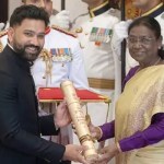 క్రికెట్ చరిత్రలో అరుదైన గౌరవం: రాష్ట్రపతి చేతుల మీదుగా పద్మశ్రీ అందుకున్న రోహిత్ శర్మ! క్రికెట్ చరిత్రలో అరుదైన గౌరవం: రాష్ట్రపతి చేతుల మీదుగా పద్మశ్రీ అందుకున్న రోహిత్ శర్మ!