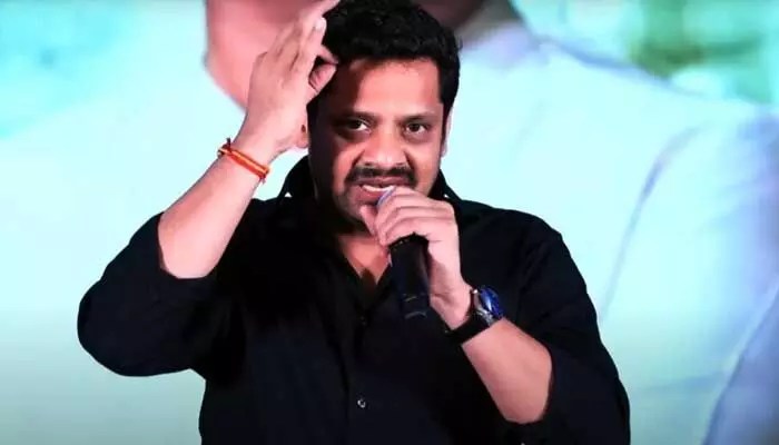 "ఇడుపు కాయితం" టైటిల్పై రచ్చ పీక్స్! బన్నీ వాస్ సంచలన క్లారిటీ.. మాస్ ఆడియన్స్ షాక్! "ఇడుపు కాయితం" టైటిల్పై రచ్చ పీక్స్! బన్నీ వాస్ సంచలన క్లారిటీ.. మాస్ ఆడియన్స్ షాక్!