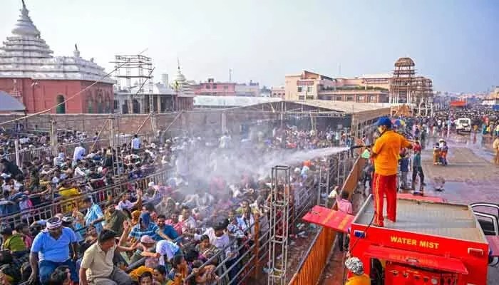 లక్షలాది భక్తుల సమక్షంలో పూరీ జగన్నాథుని దివ్య స్నాన యాత్ర మహోత్సవం! లక్షలాది భక్తుల సమక్షంలో పూరీ జగన్నాథుని దివ్య స్నాన యాత్ర మహోత్సవం!