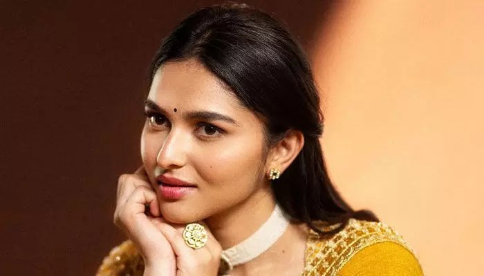కాయదు లోహర్ మాస్ కామెంట్స్: 'ఇదాయం మురళి'తో యూత్ మొత్తం కనెక్ట్! రికార్డులు బద్దలే! కాయదు లోహర్ మాస్ కామెంట్స్: 'ఇదాయం మురళి'తో యూత్ మొత్తం కనెక్ట్! రికార్డులు బద్దలే!