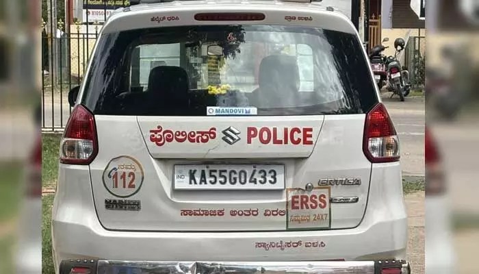 పోలీసుల వాహనానికే 71 ట్రాఫిక్ కేసులు! షాకైన అధికారులు, ప్రజల ఆగ్రహం! పోలీసుల వాహనానికే 71 ట్రాఫిక్ కేసులు! షాకైన అధికారులు, ప్రజల ఆగ్రహం!