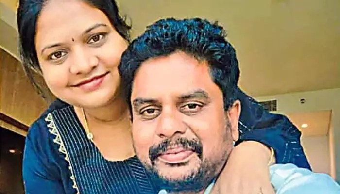 కుటుంబాన్ని బలితీసుకున్న రియల్టర్ ఆత్మహత్య: అసలేం జరిగింది? కుటుంబాన్ని బలితీసుకున్న రియల్టర్ ఆత్మహత్య: అసలేం జరిగింది?