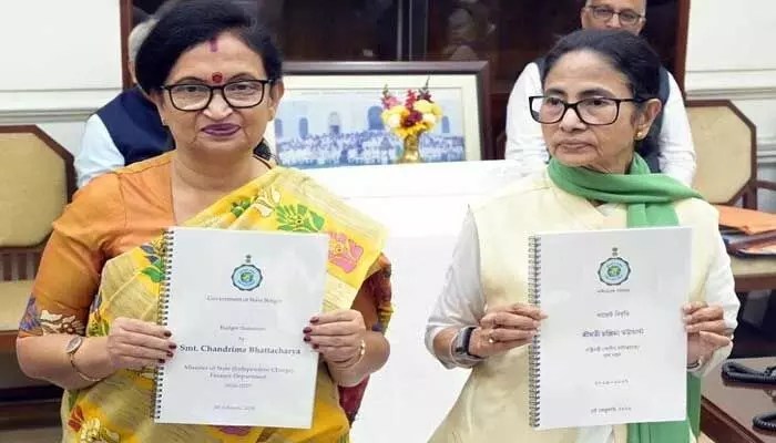 టీఎంసీకి భారీ ఎదురుదెబ్బ: మమత అత్యంత సన్నిహితురాలు రాజీనామా! టీఎంసీకి భారీ ఎదురుదెబ్బ: మమత అత్యంత సన్నిహితురాలు రాజీనామా!