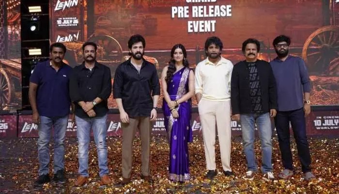 అఖిల్ షాకింగ్ ఎమోషన్! 'లెనిన్' తో మాస్ కంబ్యాక్ పక్కా? ఫ్యాన్స్ లో వైబ్రేషన్స్! అఖిల్ షాకింగ్ ఎమోషన్! 'లెనిన్' తో మాస్ కంబ్యాక్ పక్కా? ఫ్యాన్స్ లో వైబ్రేషన్స్!