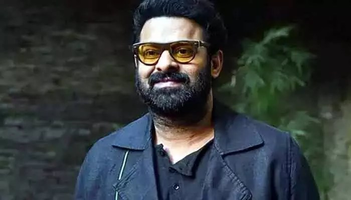 ప్రభాస్ ఫ్యాన్స్కు షాకింగ్ అప్డేట్: ఫౌజీ ఇంట్రవెల్ బ్యాంగ్ మాస్ లెవల్! ప్రభాస్ ఫ్యాన్స్కు షాకింగ్ అప్డేట్: ఫౌజీ ఇంట్రవెల్ బ్యాంగ్ మాస్ లెవల్!