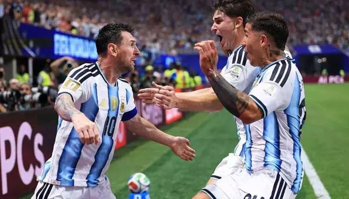 షాకింగ్ కంబ్యాక్: అర్జెంటీనా క్వార్టర్ ఫైనల్స్లోకి! షాకింగ్ కంబ్యాక్: అర్జెంటీనా క్వార్టర్ ఫైనల్స్లోకి!