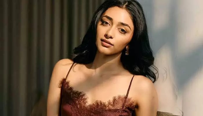 షాకింగ్: అల్లు అర్జున్ 'రాకా'ని రిజెక్ట్ చేసిన ప్రీతి ముకుందన్.. అట్లీ ఓపెన్ టాక్! షాకింగ్: అల్లు అర్జున్ 'రాకా'ని రిజెక్ట్ చేసిన ప్రీతి ముకుందన్.. అట్లీ ఓపెన్ టాక్!