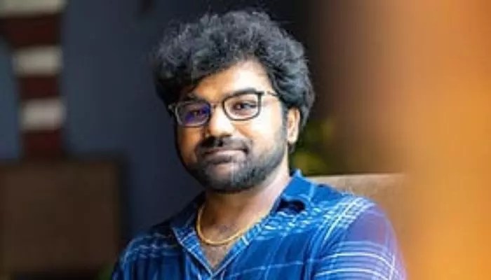 'బేబీ' సినిమా ఫస్ట్ కట్ 5 గంటలు! ఎడిటర్ విప్లవ్ వైరల్ కామెంట్స్! డైరెక్టర్ మాస్టర్ ప్లాన్ ఇదేనా? 'బేబీ' సినిమా ఫస్ట్ కట్ 5 గంటలు! ఎడిటర్ విప్లవ్ వైరల్ కామెంట్స్! డైరెక్టర్ మాస్టర్ ప్లాన్ ఇదేనా?