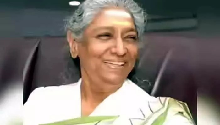 దిగ్గజ గాయని ఎస్. జానకి కన్నుమూత! సినీ లోకానికి భారీ షాక్! మాస్ అప్డేట్! దిగ్గజ గాయని ఎస్. జానకి కన్నుమూత! సినీ లోకానికి భారీ షాక్! మాస్ అప్డేట్!