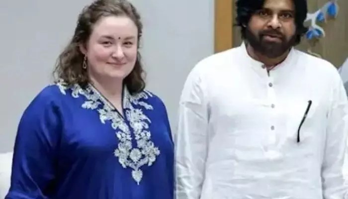 పవన్ కల్యాణ్ కోసం అన్నా కొనిదెల షాకింగ్ మెసేజ్! సోషల్ మీడియా షేక్! పవన్ కల్యాణ్ కోసం అన్నా కొనిదెల షాకింగ్ మెసేజ్! సోషల్ మీడియా షేక్!