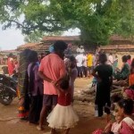న్యాయానికి పాతర: బాలికపై అత్యాచారం, సెటిల్మెంట్ డబ్బుతో పంచాయతీ పెద్దల విందు! న్యాయానికి పాతర: బాలికపై అత్యాచారం, సెటిల్మెంట్ డబ్బుతో పంచాయతీ పెద్దల విందు!