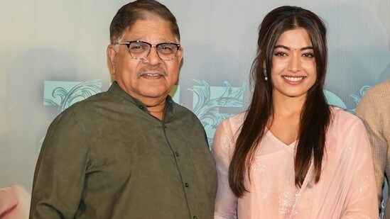 రష్మిక లాంటి కూతురు ఉంటే బాగుండు.. ప్రి రిలీజ్ ఈవెంట్కు విజయ్ దేవరకొండను పిలుద్దాం: అల్లు అరవింద్ వైరల్ కామెంట్లు రష్మిక లాంటి కూతురు ఉంటే బాగుండు.. ప్రి రిలీజ్ ఈవెంట్కు విజయ్ దేవరకొండను పిలుద్దాం: అల్లు అరవింద్ వైరల్ కామెంట్లు